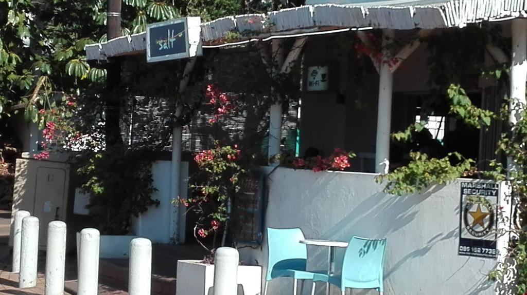 הוילה בליטו Mahogany House - Solar Powered מראה חיצוני תמונה